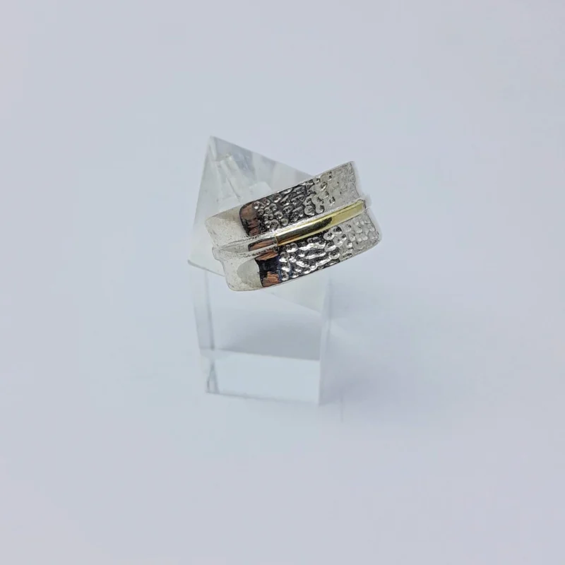 Anillo plata y oro Mitad Martillado - Imagen 2