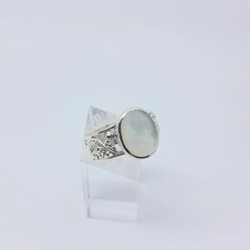 Anillo plata y nacar piedra oval grande - Imagen 2