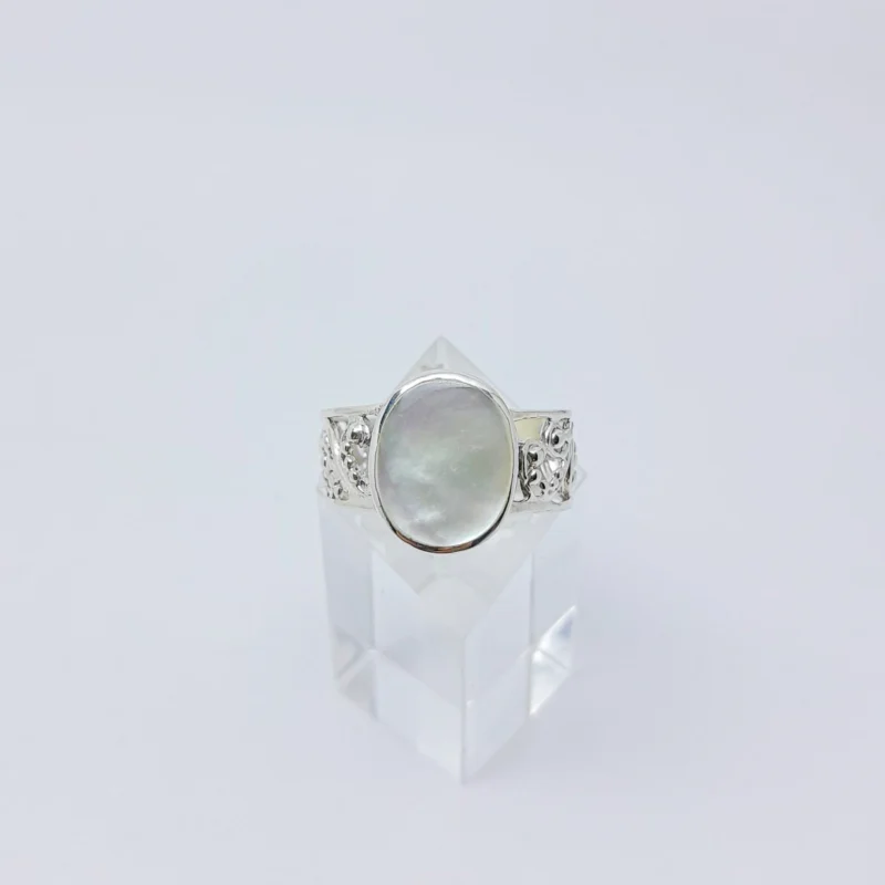 Anillo plata y nacar piedra oval grande