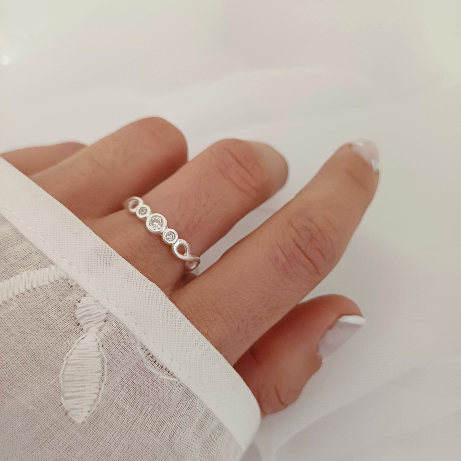 Anillo Infinito Brillos -Plata925