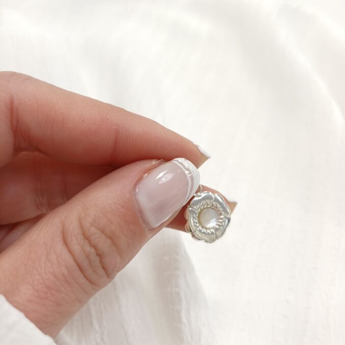 Dije Flor Nacar -Plata