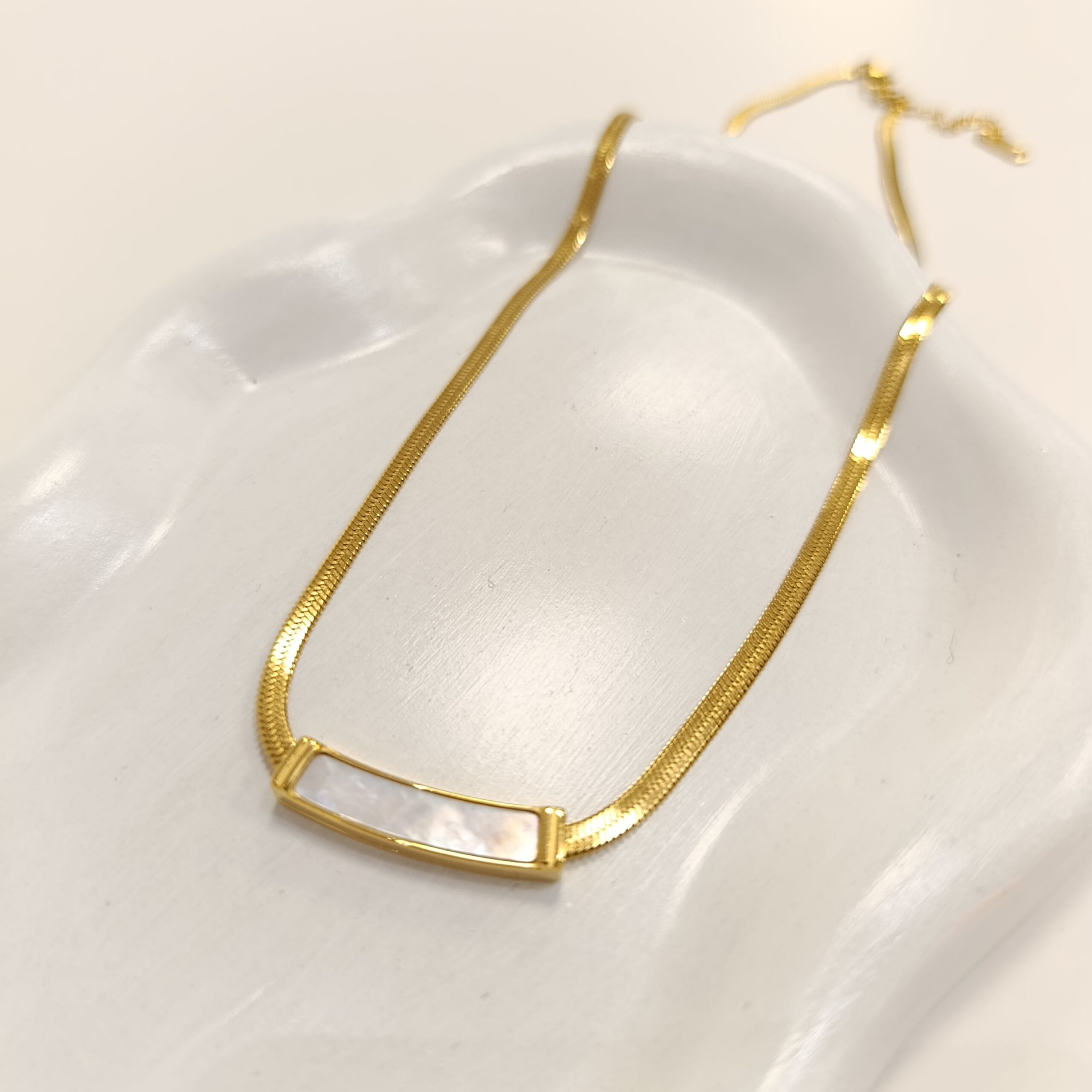 Colgante Nacar -Acero Dorado