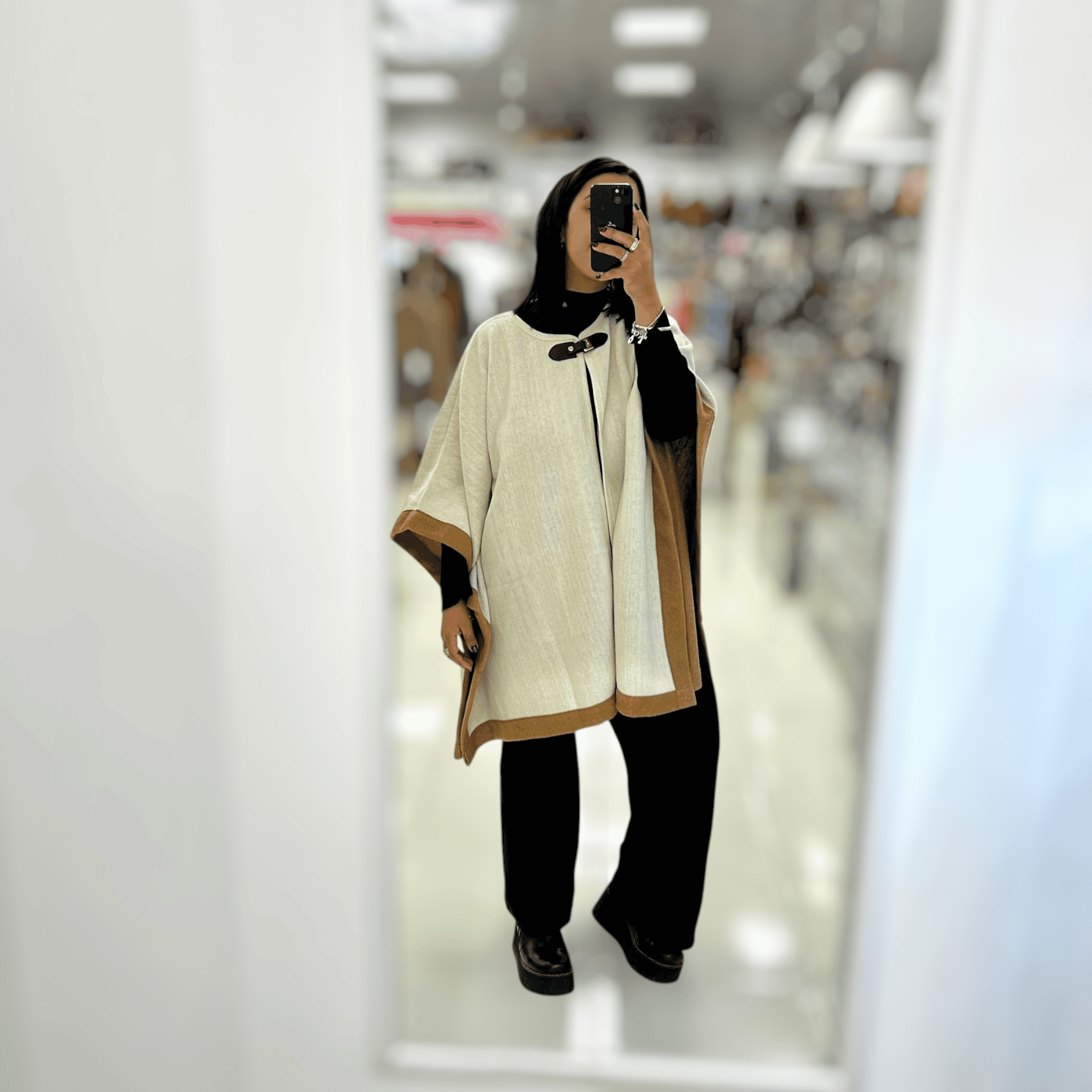 Ruana con Prendedor -Beige